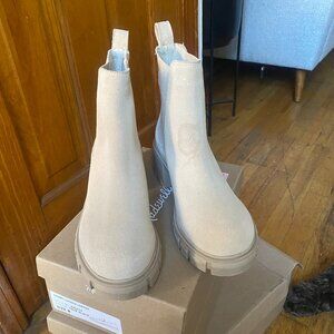 Steve Madden Hola Women's Boots in Sand Suede size 8M